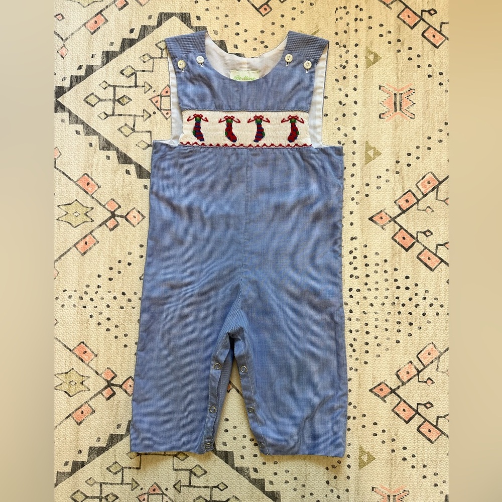 12M
Be mine smocked stocking romper
EUC